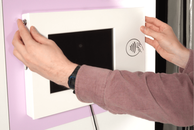 Donation-Station-Slim-Mount-08-lock